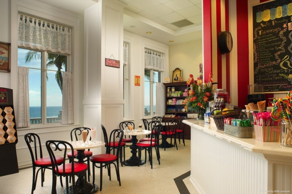 Hotel Pelican Grand Beach Resort